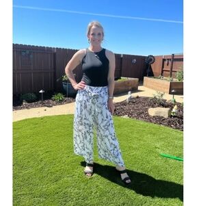 Club Monaco Floral Print Pants Womens 10 White Daisey Floral TOWER SHELF 2